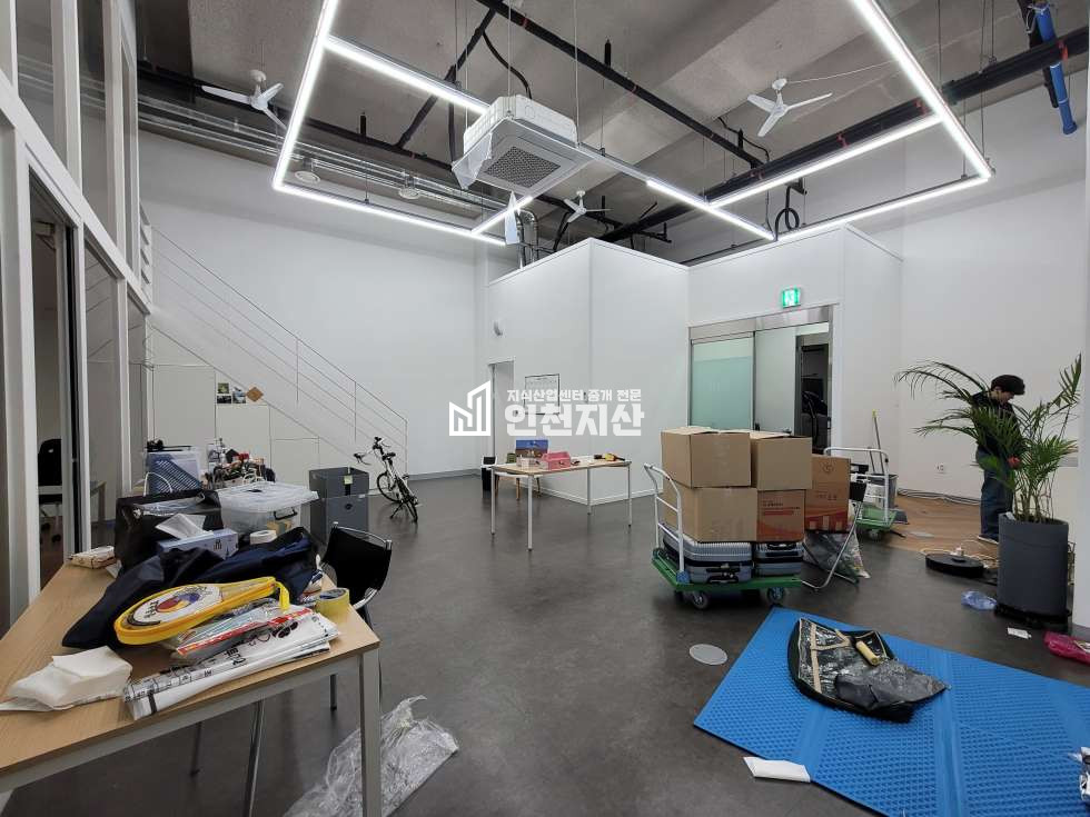 인천 부평구 갈산동 94 전용32평.깔끔한 인테리어 복층설계,드라이브인 공장 월세 매물번호 11626 사진 2