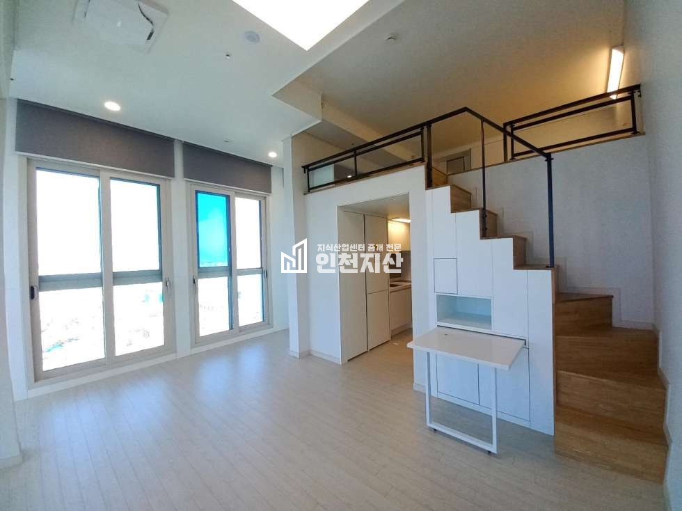 인천 부평구 갈산동 94 A동 코너투베란다 탑층 /복층확장/식탁겸 화장대옵션/풀옵션/역세권 기숙사 월세 매물번호 11643 사진 2